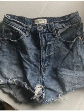 Abercrombie & Fitch The 90s Relaxed Cutoff Short